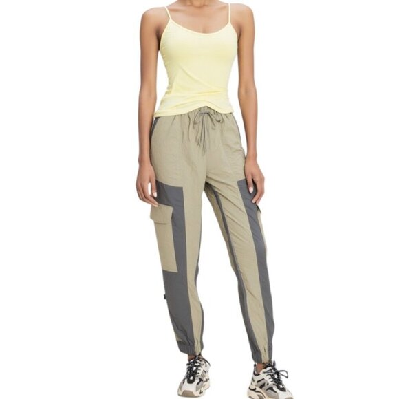 Forever 21 Pants - Set 2 pieces Sport pants Olive green Girls Forever 21/Tank top Yellow Size M